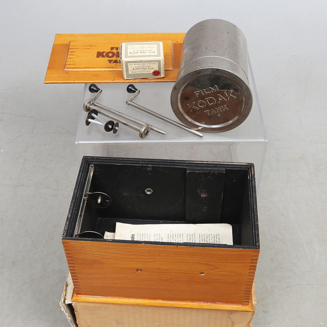 DEVELOPMENT BOX, "Kodak Film Tank", model B=2.