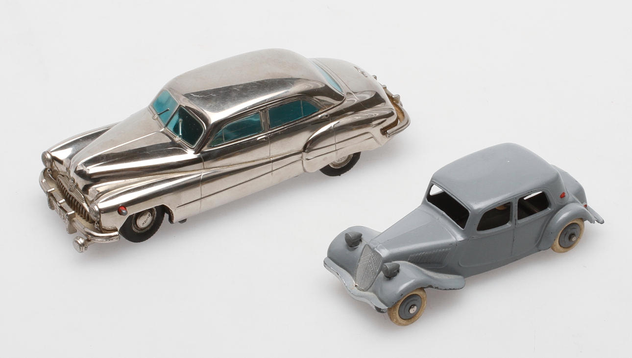 MODELLBILAR, 2 st, Dinky Toys samt "Buick 405", Prameta.