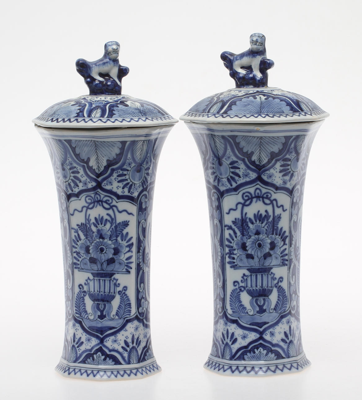 LOCKURNOR, 2 st, fajans, Delft, 1900-tal.