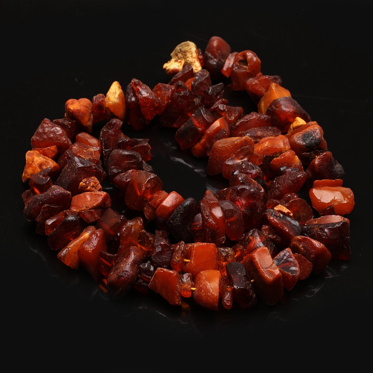 BÄRNSTENSHALSBAND, vikt 53,50 gram.