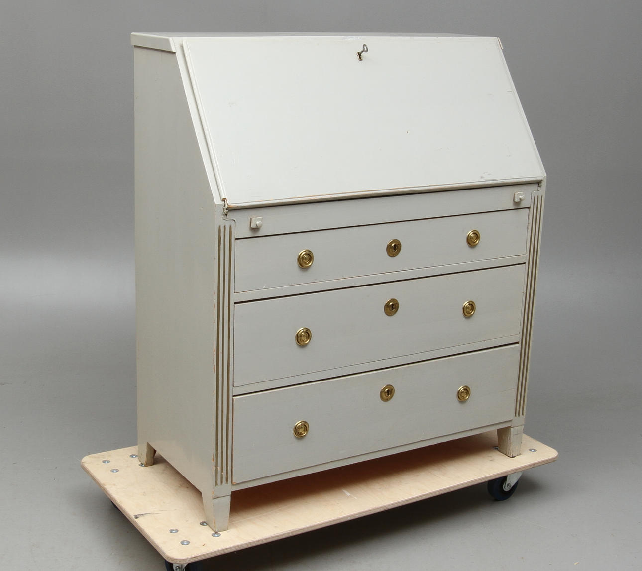 SNEDKLAFFSEKRETÄR, gustaviansk stil, 1900-tal.