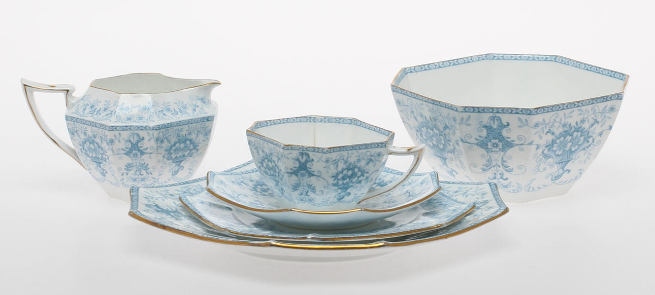 KAFFESERVISDELAR, ca 26 delar, porslin, England.