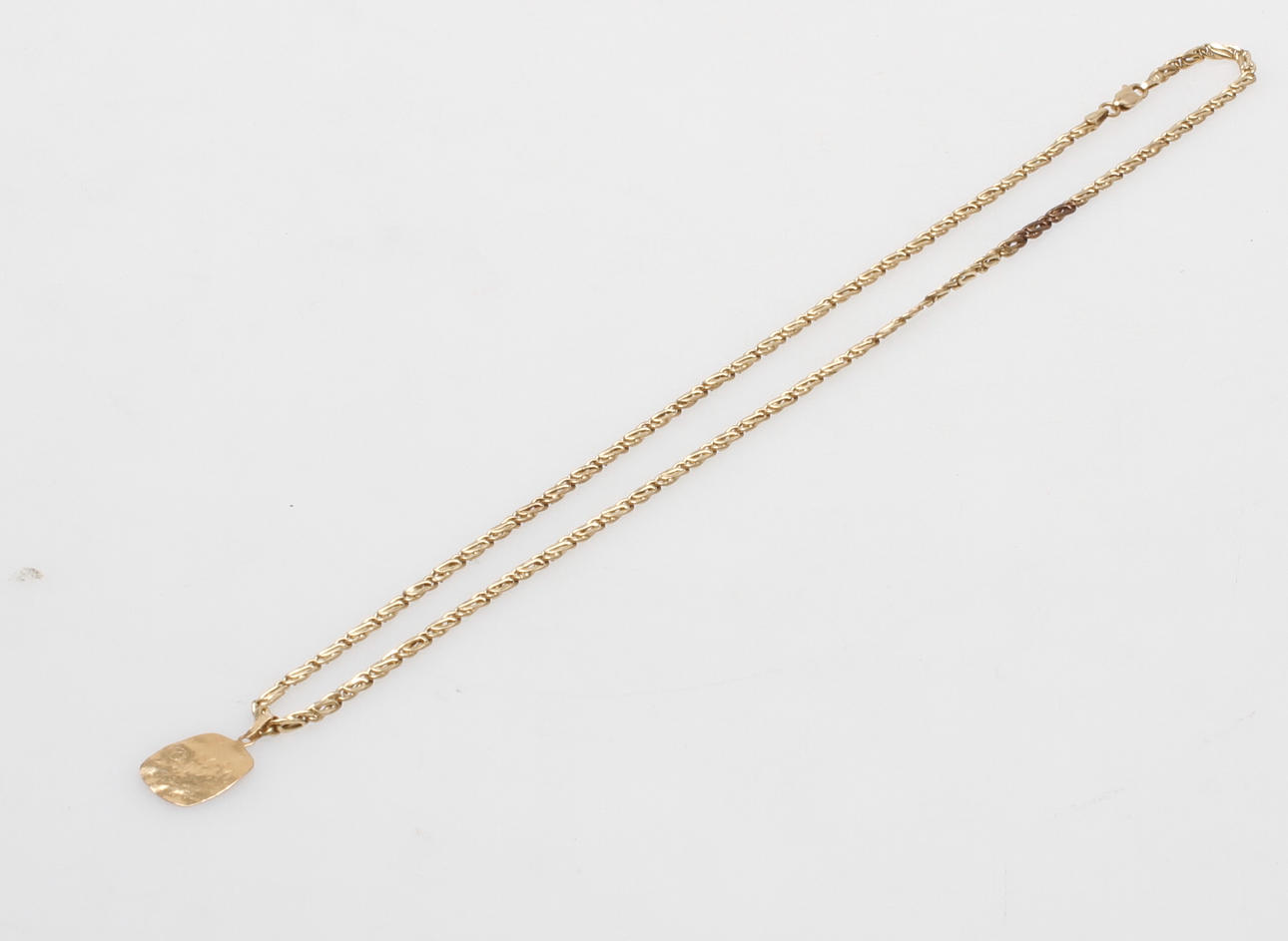 HALSKEDJA 14k guld samt HÄNGE 18k guld, total vikt 8,9 gr.