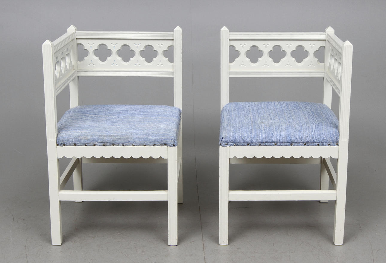 HÖRNSTOLAR, ett par tidigt 1900-tal.