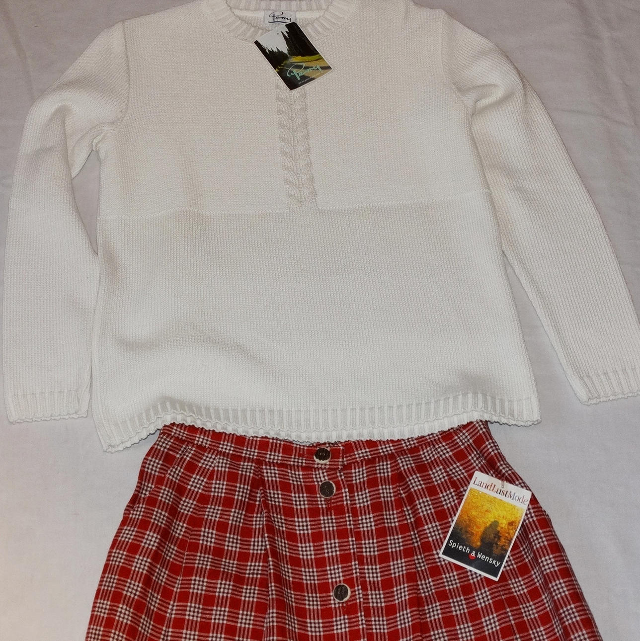 LANTLIG STIL TRÖJA OCH KJOL.