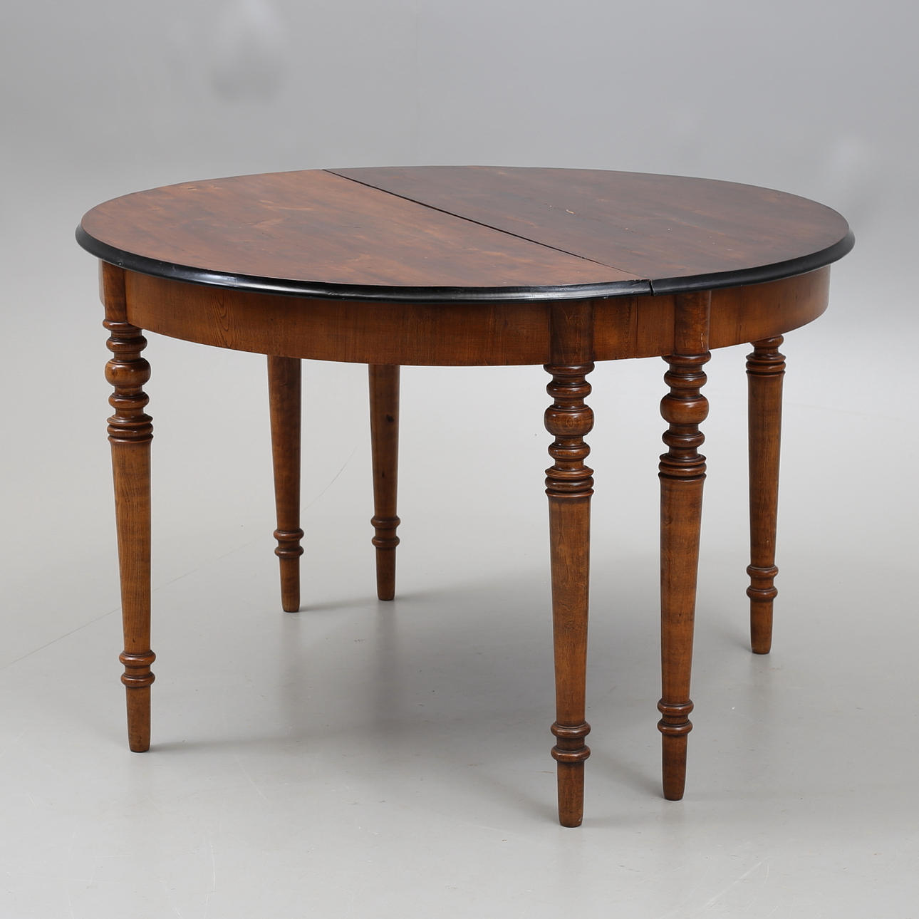 CENTURY TABLE, 1800s / 1900s.