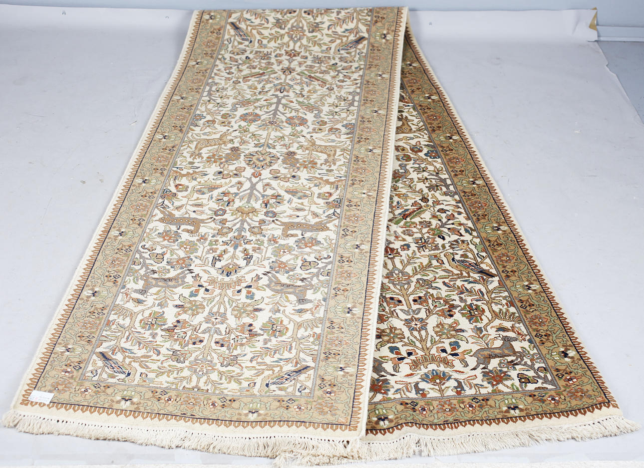 GALLERIMATTA, orientalisk, ull, figural Täbriz, Iran. 452x80 cm.