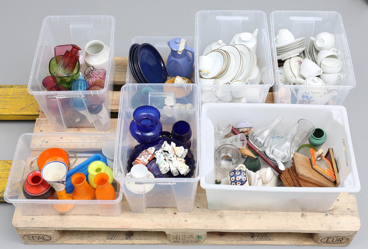 STORT PARTI GLAS OCH PORSLIN.