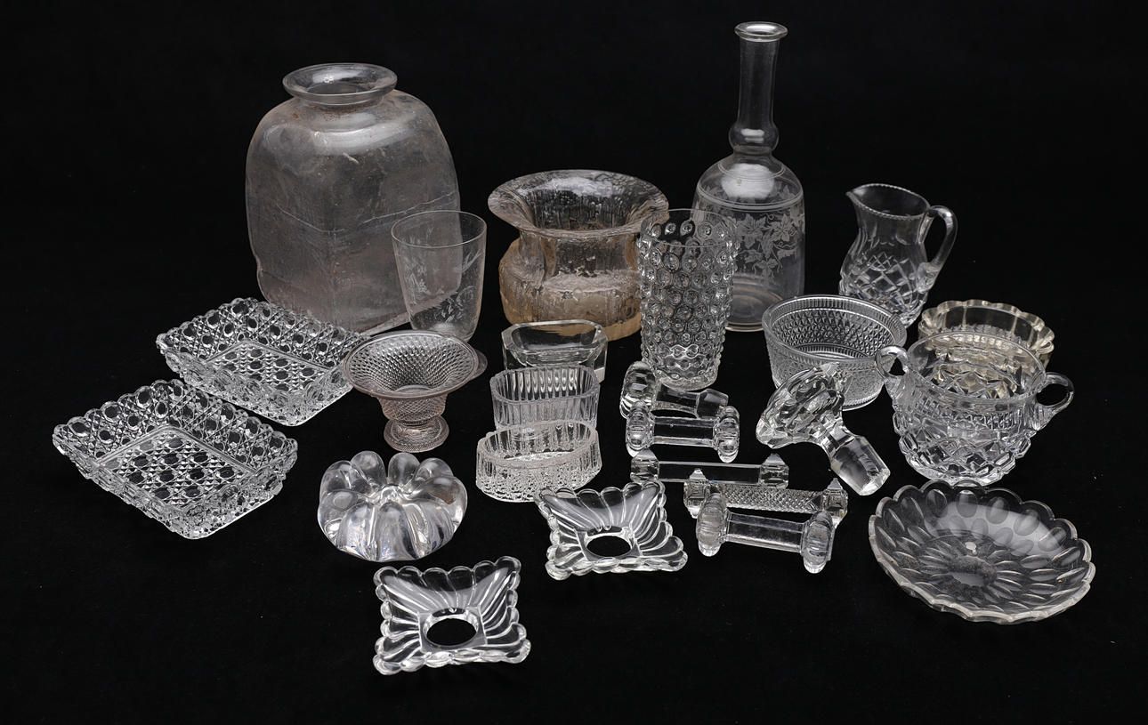 STORT PARTI GLASFÖREMÅL.