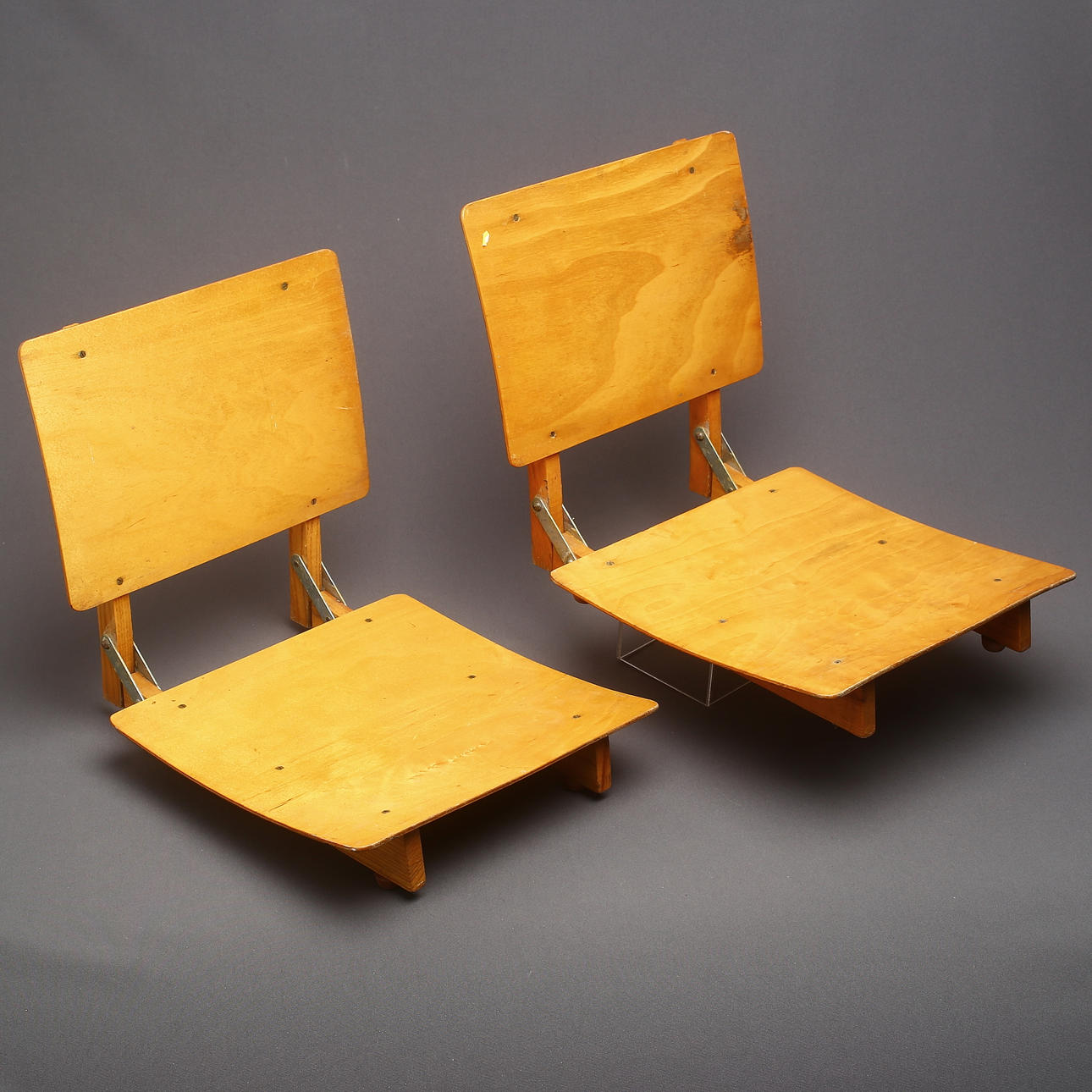 KANOTSTOLAR, 2 st, trä, 1900-tal.