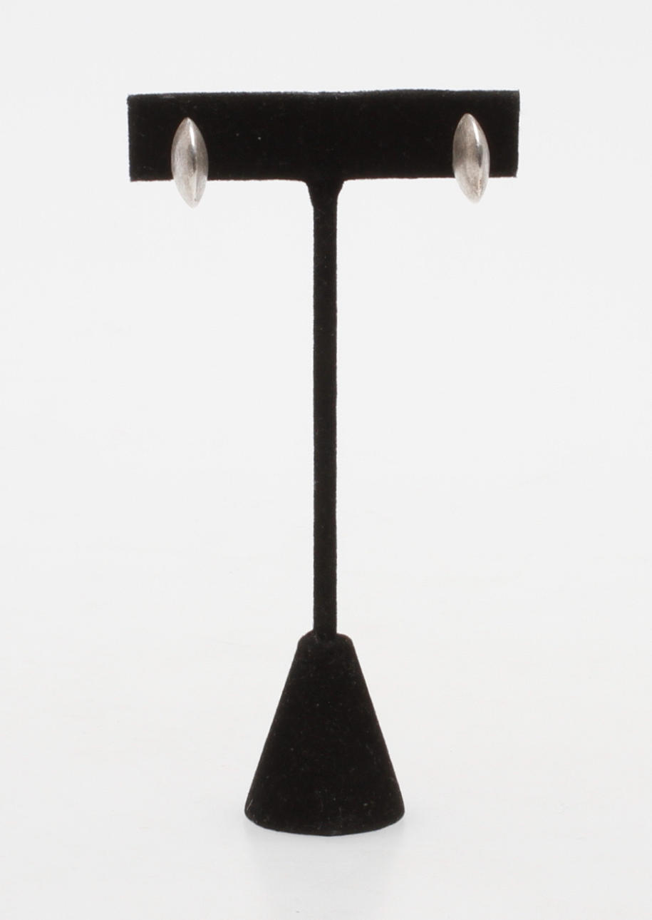 ÖRHÄNGEN, ett par, silver, Peter De Wit, Linköping, 1999.