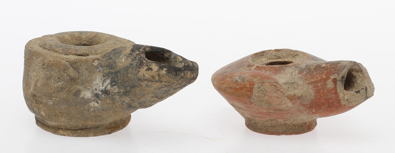 OLJELAMPOR, 2 st, antikt jordfynd, Medelhavet.