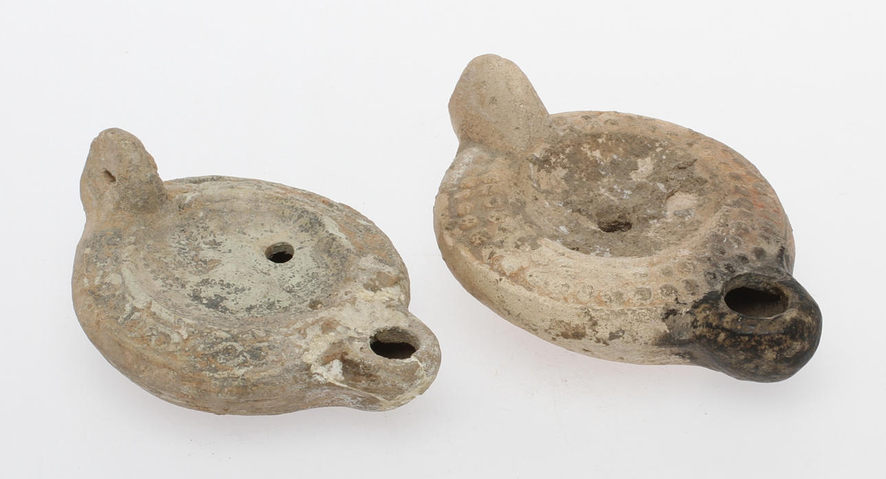 OLJELAMPOR, 2 st, antikt jordfynd, Medelhavet.