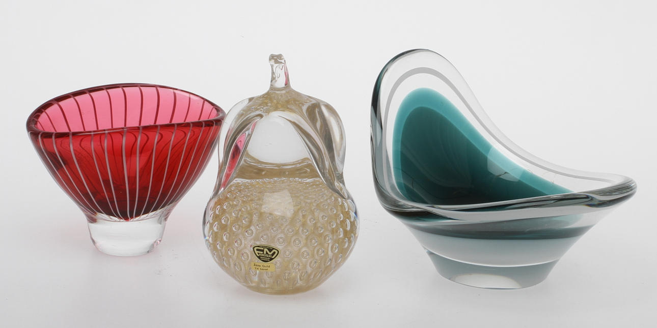 KONSTGLAS, 3 delar, bland annat Vicke Lindstran och Coquille Flygfors.