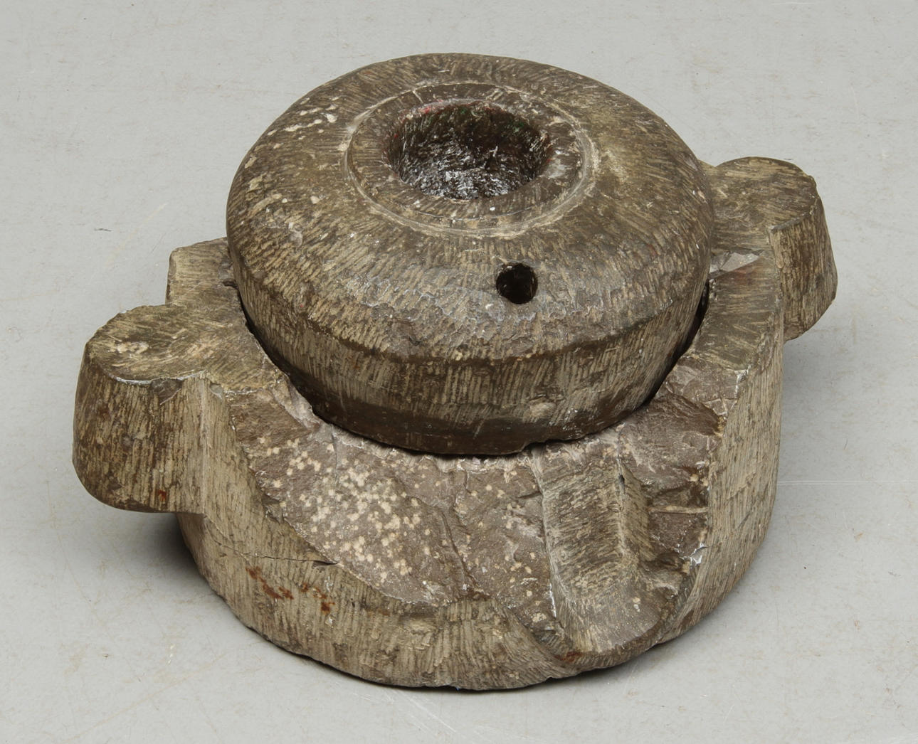 MORTEL/HANDKVARN, troligen öländsk kalksten, 17/1800-tal.