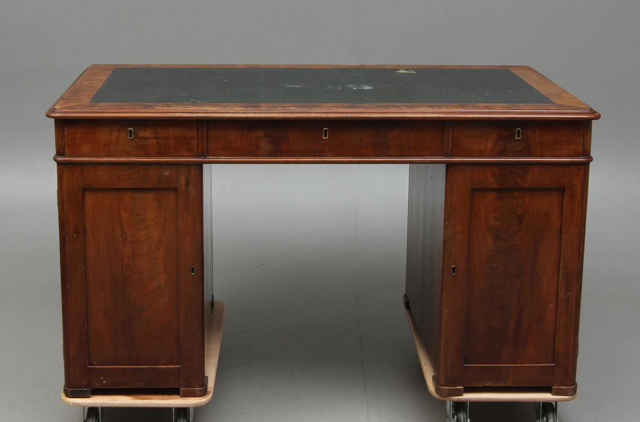 SKRIVBORD, med hurtsar, sent 1800-tal.