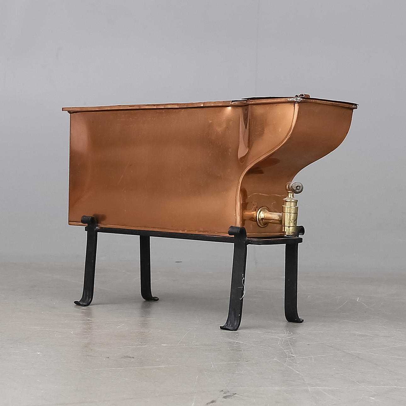 VATTENBEHÅLLARE med stativ, koppar.