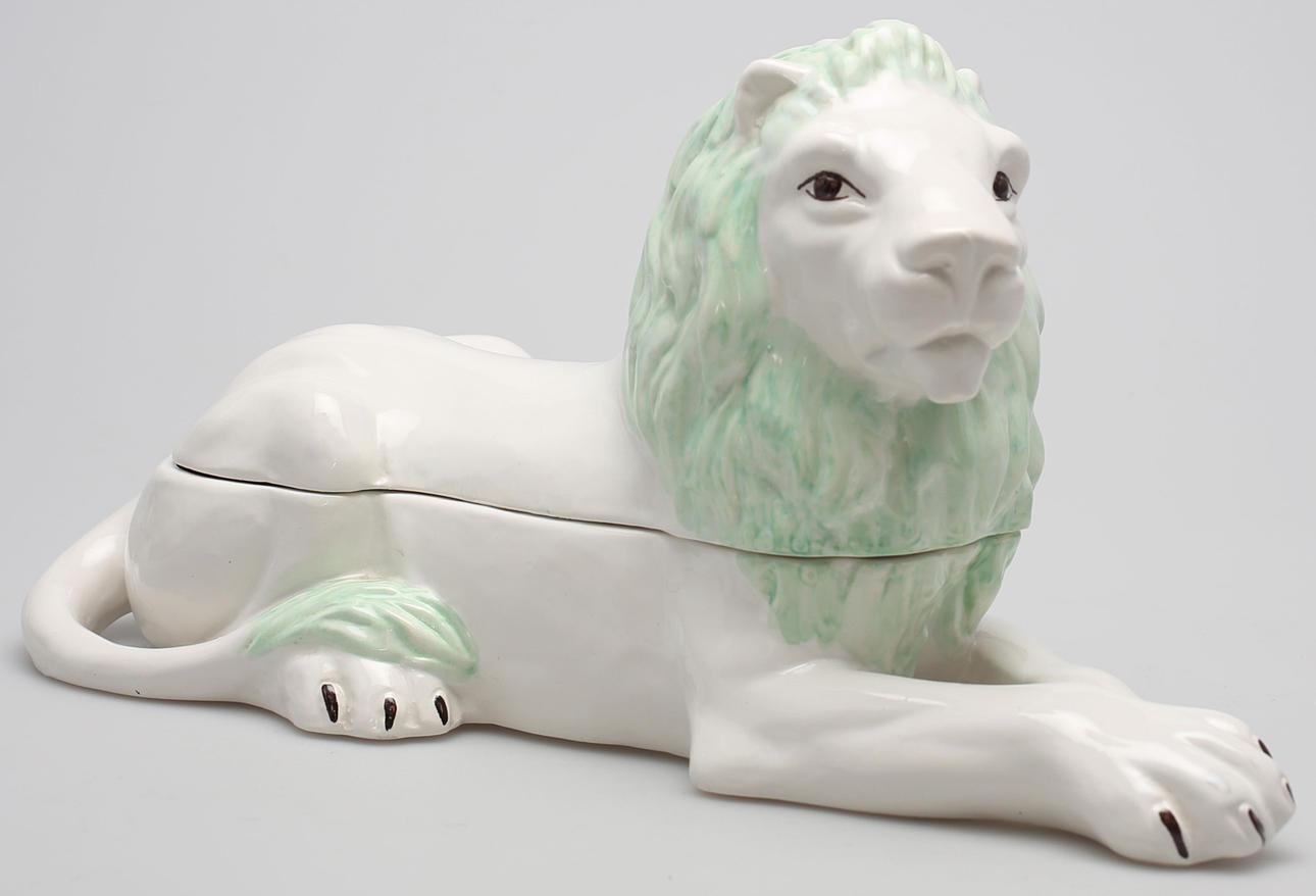 TERRIN MED LOCK, porslin, Italien, 1900-talets slut.