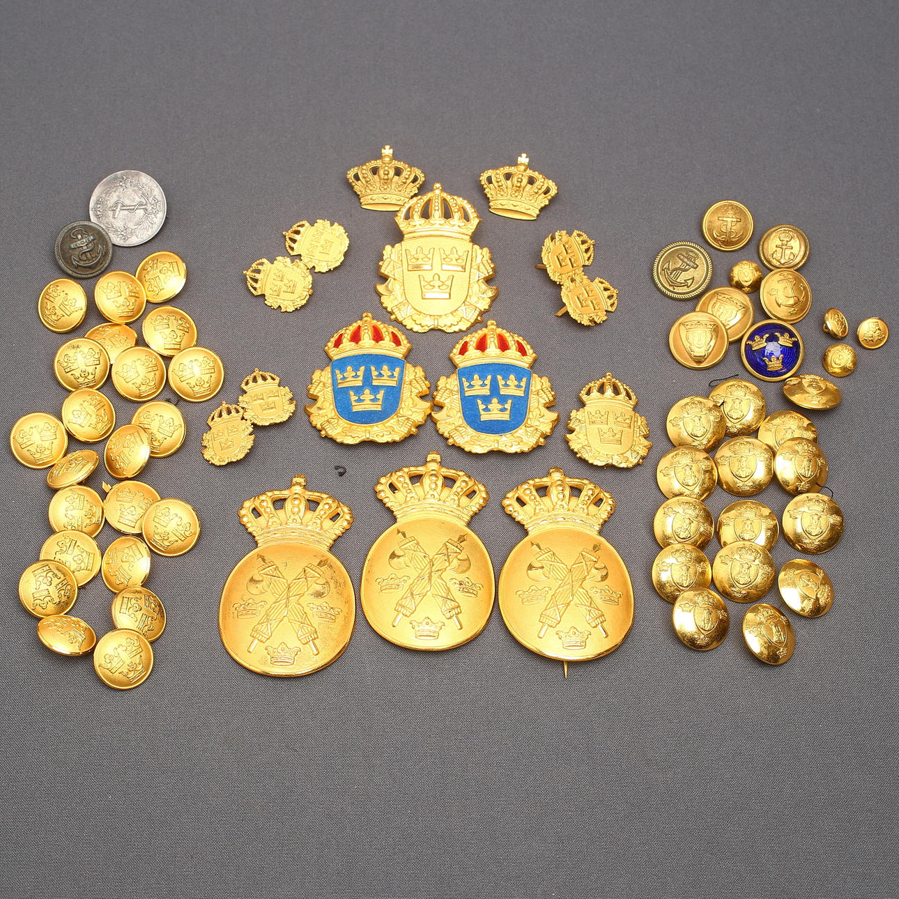 ABZEICHEN und KNÖPFE und mehr, 1900.