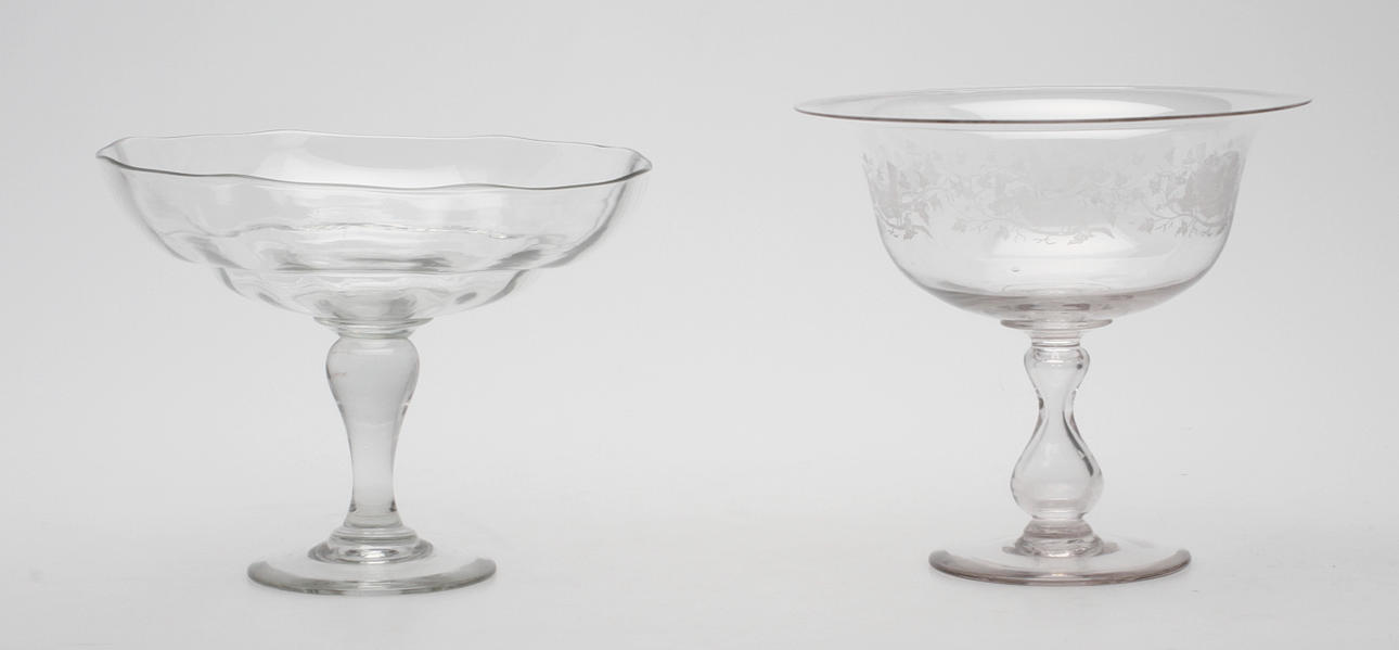 GLASSKÅLAR på fot 2 st.C:a 1900.