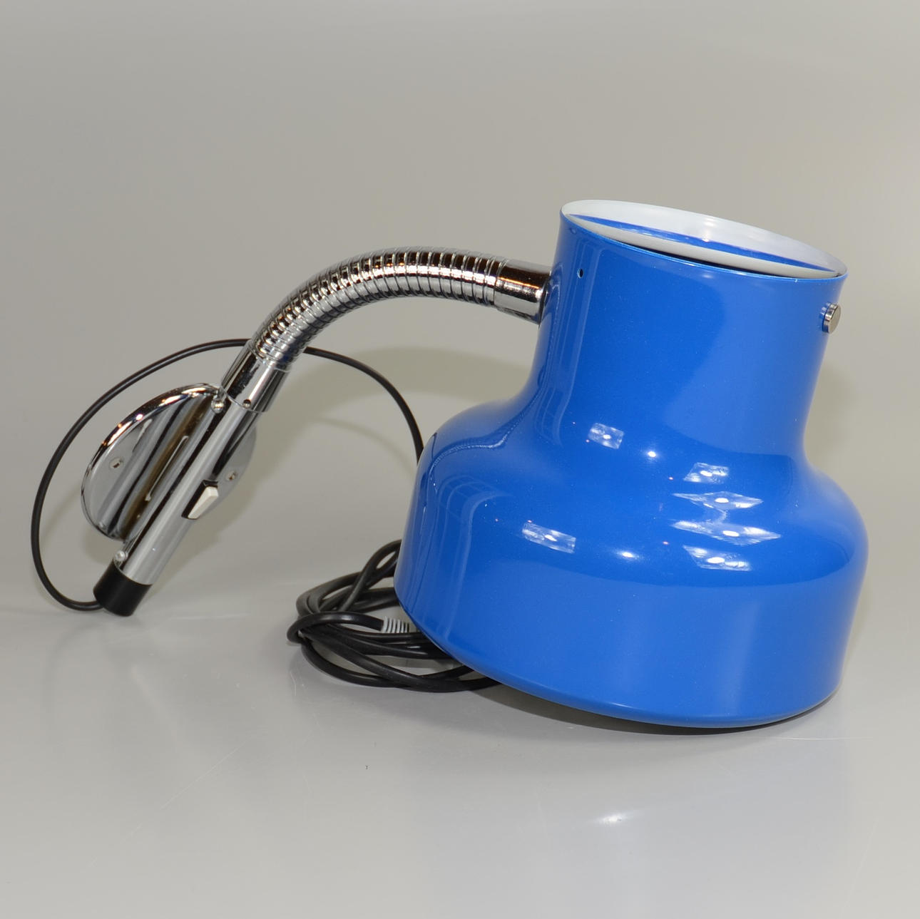 VÆGLAMPE. Blå "Bumling", Atelier lanterne.