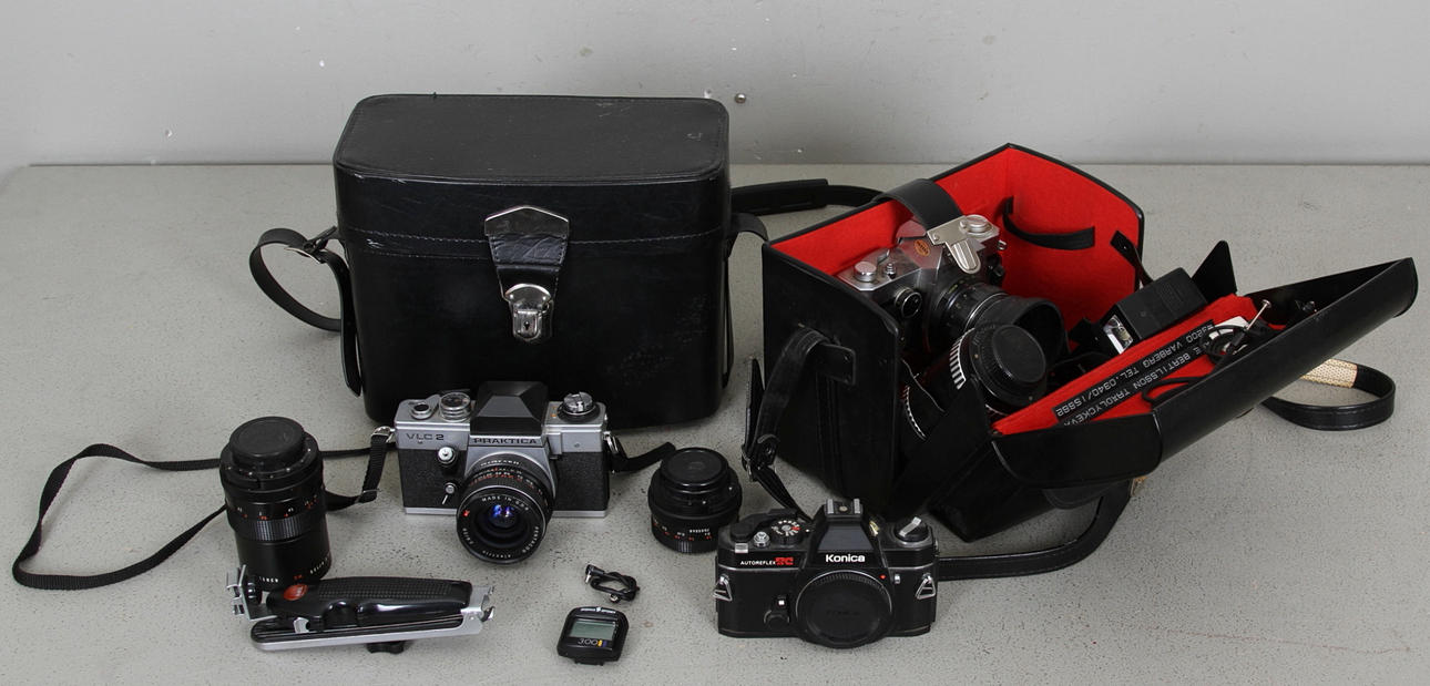 SYSTEMKAMEROR, 2 st, VLC 2 Praktica, samt Singlex TLS, med diverse objektiv.