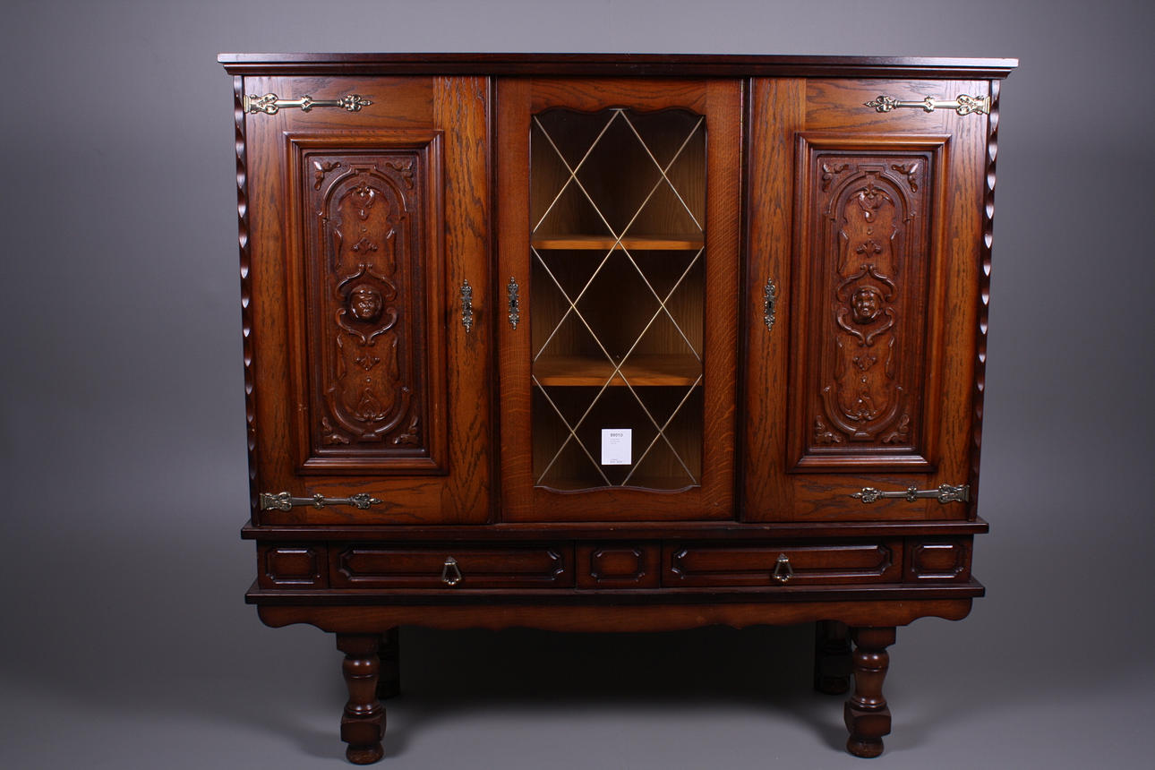 VITRINSKÅP, renässansstil, 1900-tal.