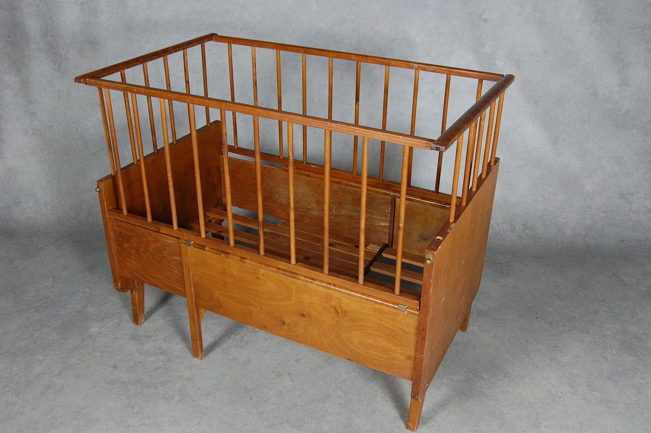 BARNSÄNG, växasäng, 1950-tal.