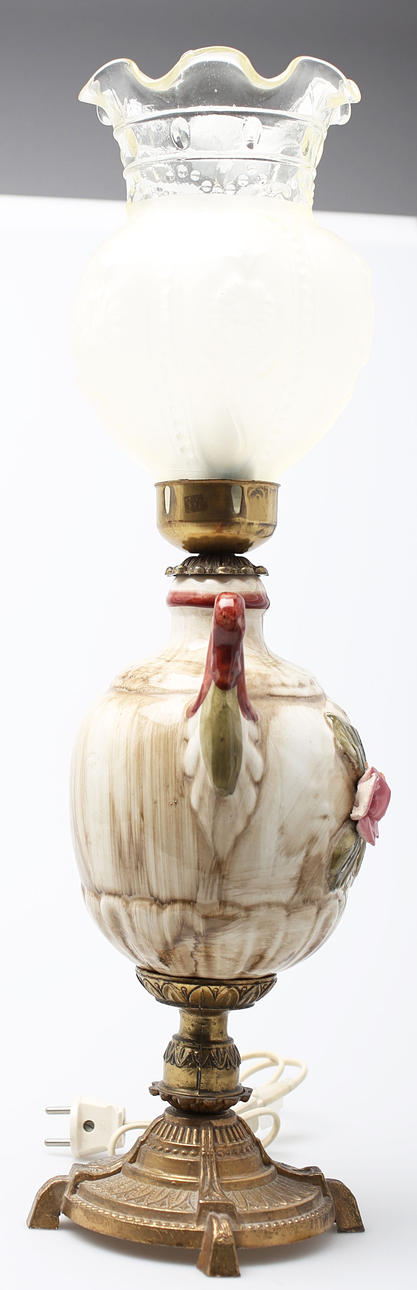 FOTOGENLAMPA, majolika/mässing, 1900-talets mitt.