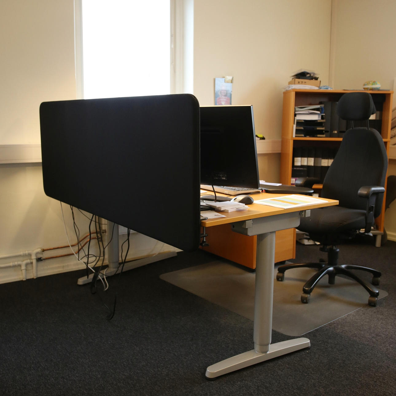 SCHREIBTISCH mit HURTS, höhenverstellbar, IKEA.