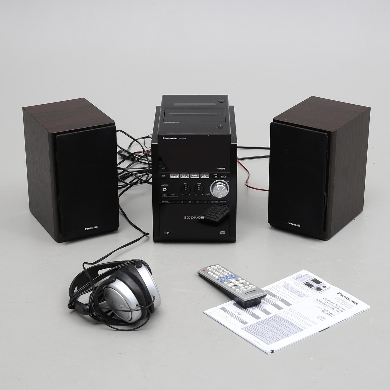 STEREO with CD changer and speakers, Panasonic SA-PM54.