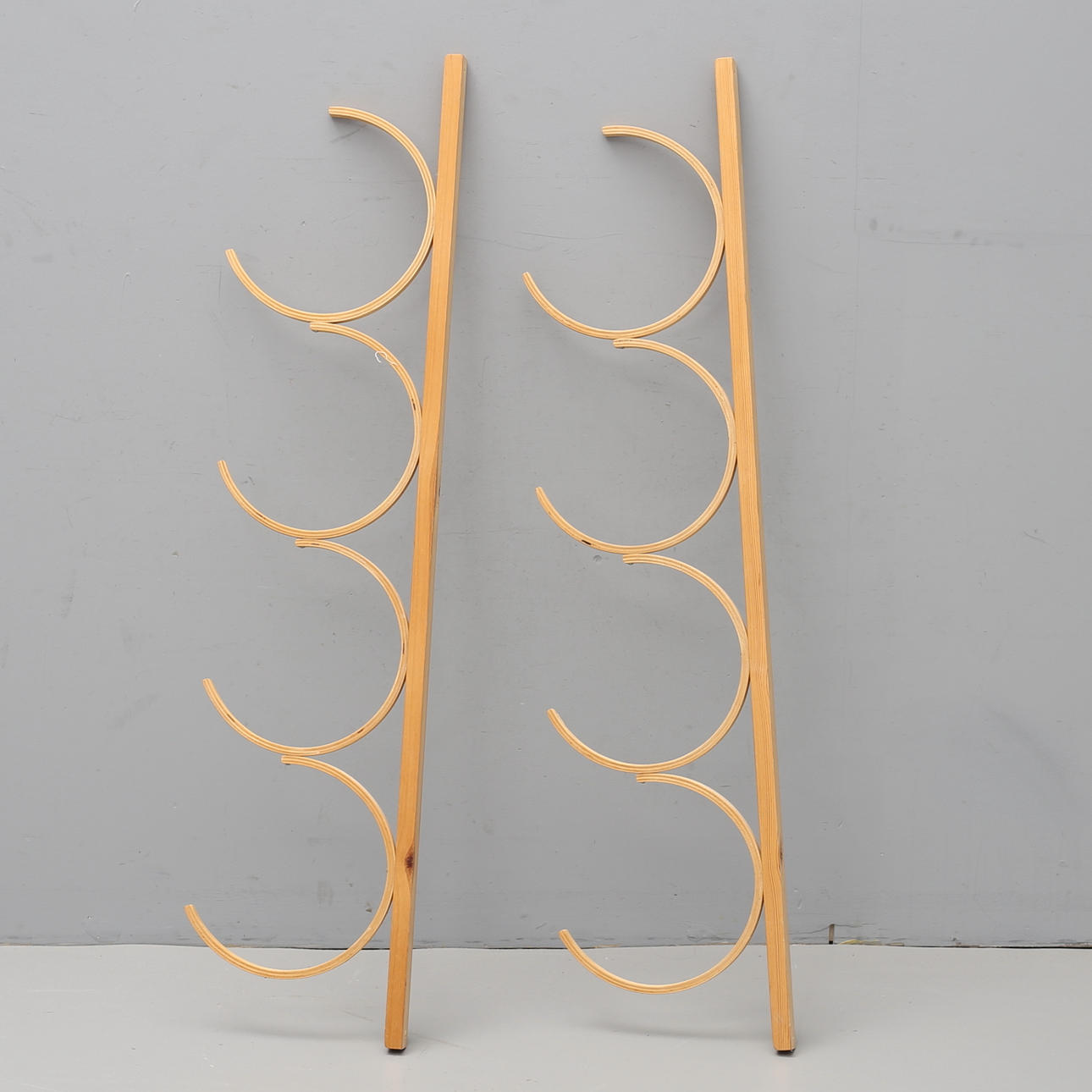 RITNINGSHÅLLARE, ett par, 1900/2000-tal.