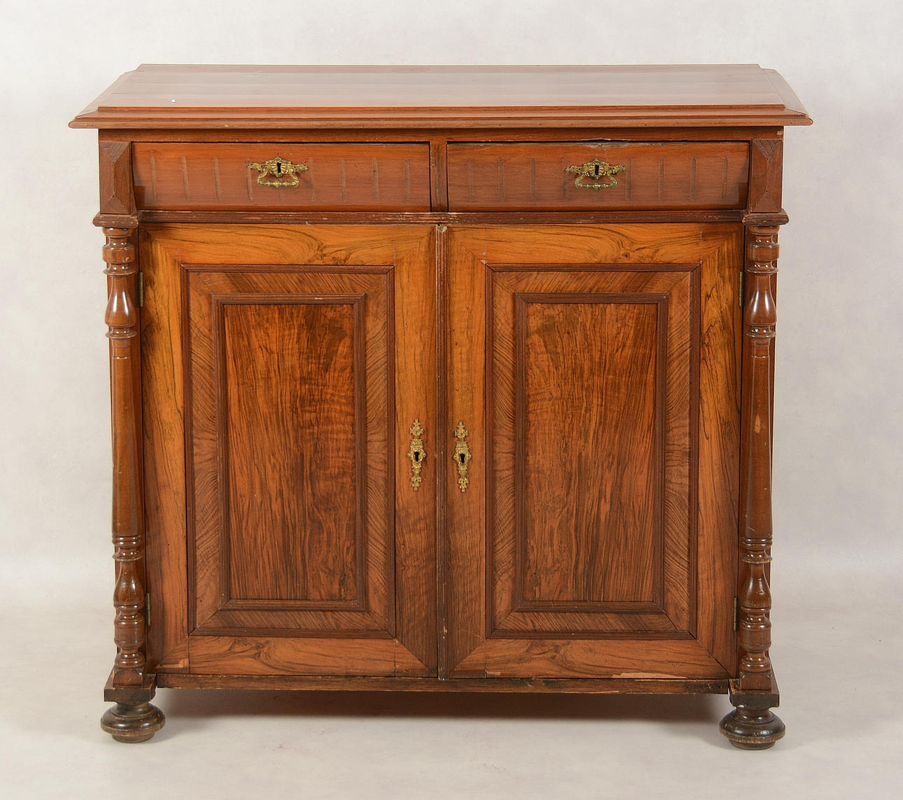 UNDERSKÅP, renässansstil, 1900-tal.