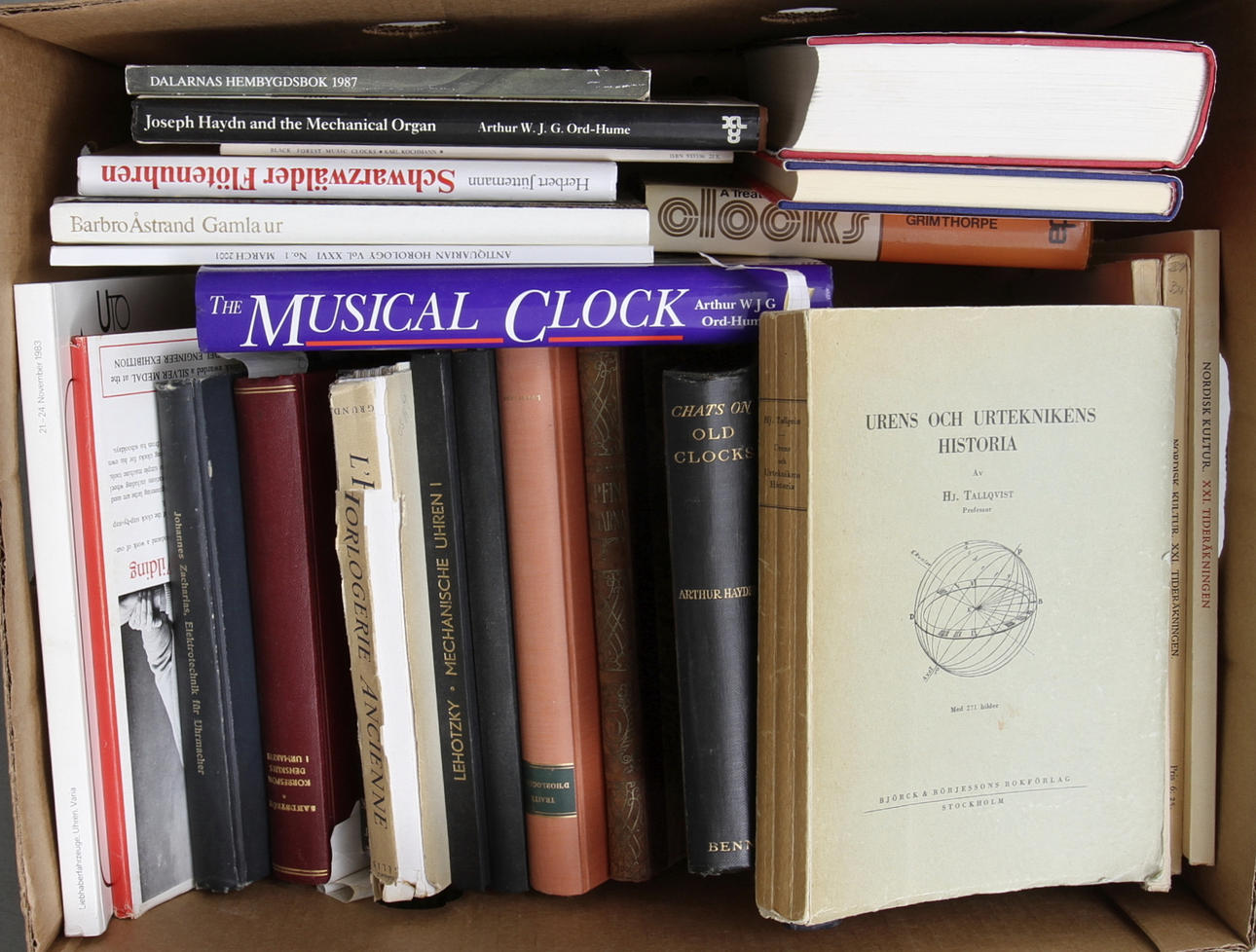 BÖCKER, 29 st, mestadels klockliteratur.