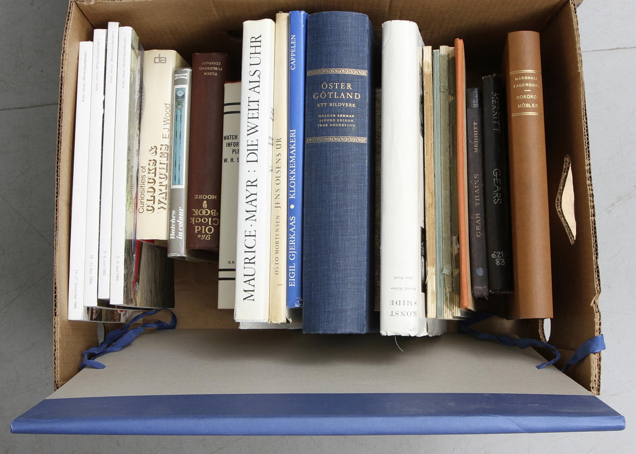 BÖCKER, 23 st, bl.a. klockliteratur.