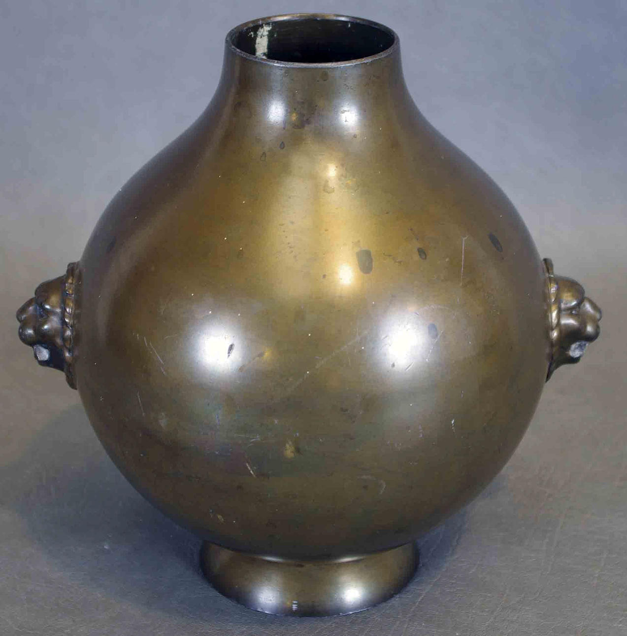 VAS med maskaroner, brons, Art Deco.