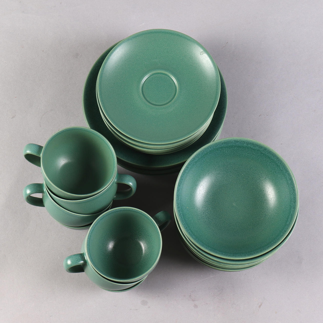 Arabia, 24h tekoppar, fat samt skålar.