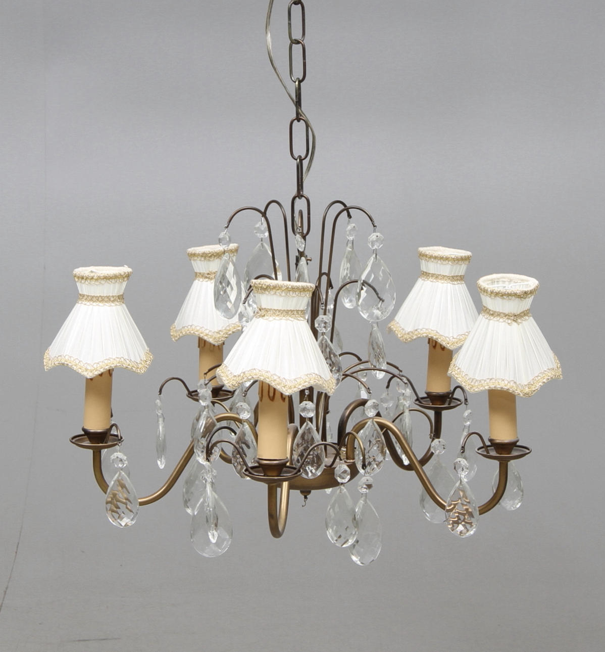 TAKLAMPA, med prismor, Rejmyre, 1900 talets mitt.