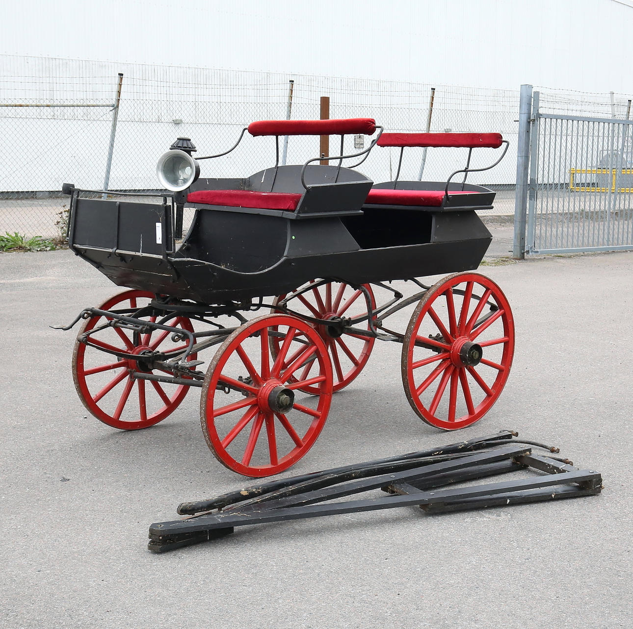 HORSE CARRIAGE, around 1900.