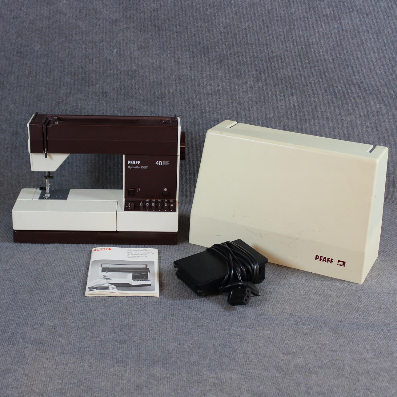 NÄHMASCHINE Pfaff 70er Jahre.