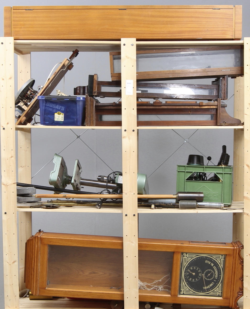 DIVERSE VERKTYG, VÄGGUR med mera.