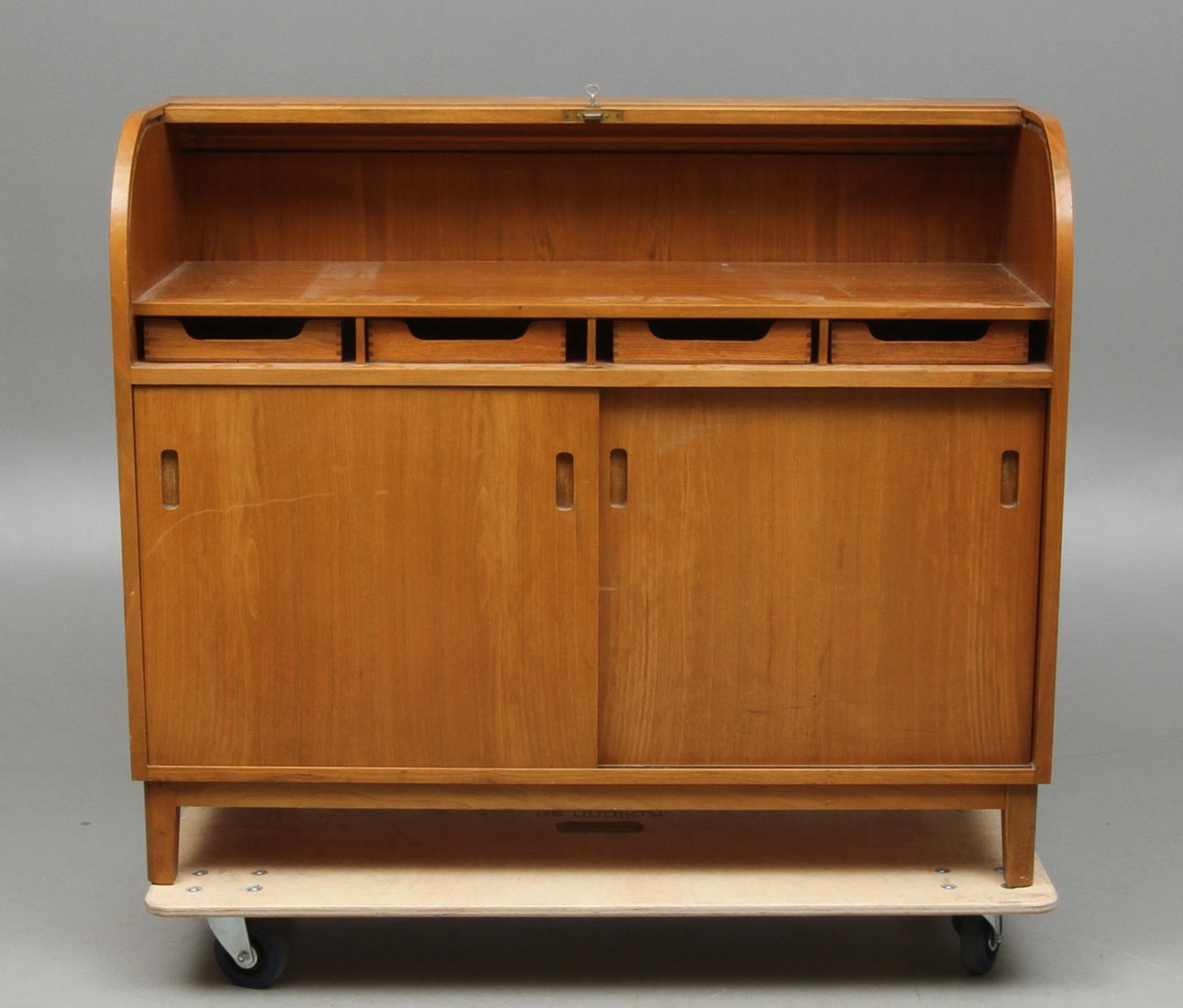 SIDEBOARD, med jalusi, 1900-tal.