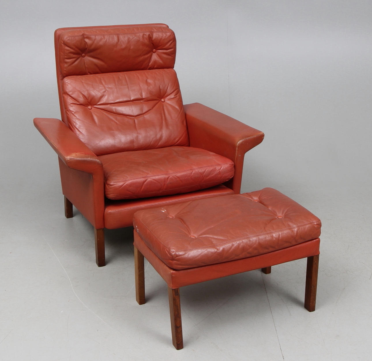 FÅTÖLJ MED FOTPALL, 1900-talets andra hälft.