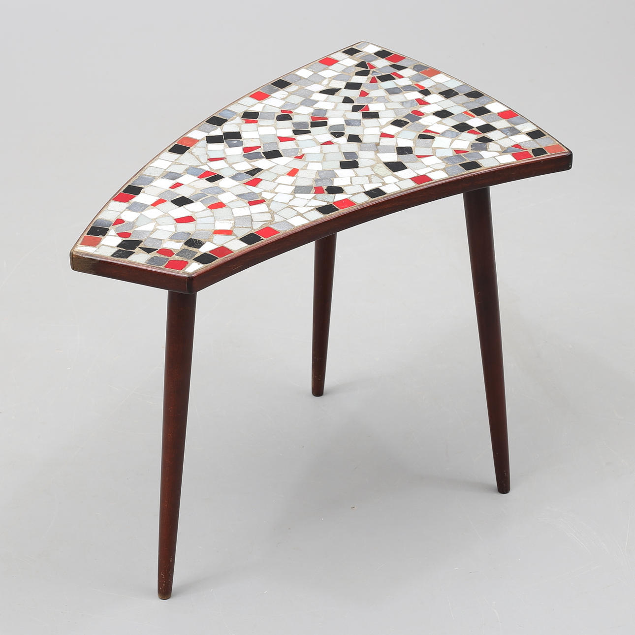 BORD med mosaikplattor, 1950-tal.