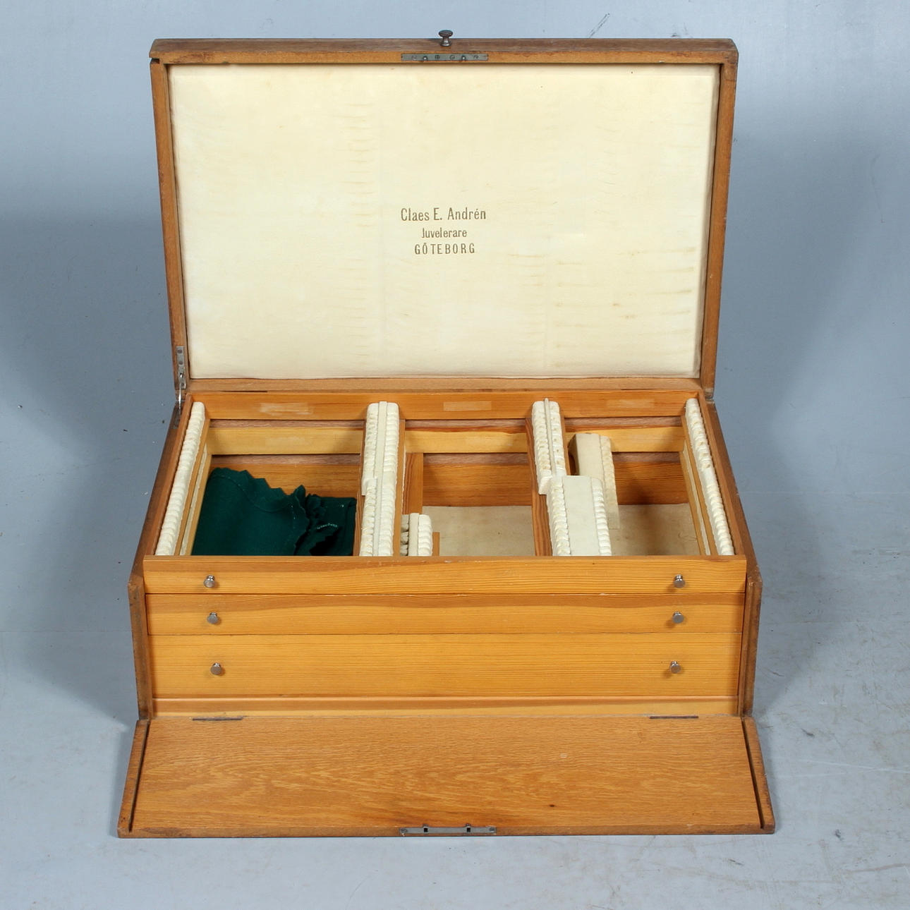 SCHATULL, ek, för bestick.