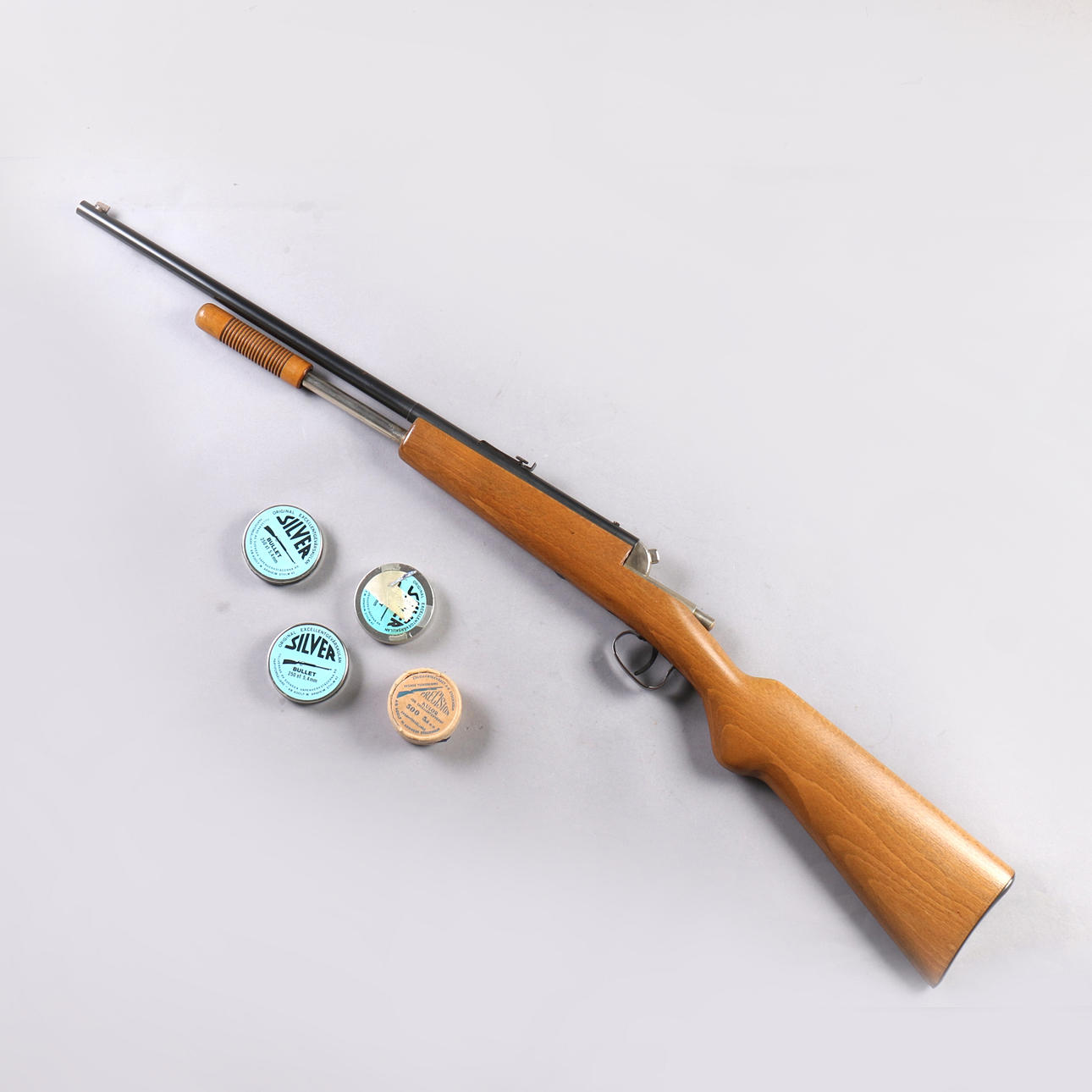 PUMPGEVÄR + AMMUNITION. Excellent-geväret Mod CI, ca 1940.