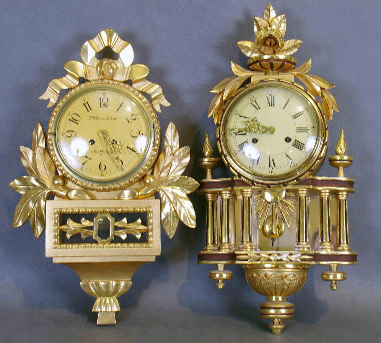 VÄGGPENDYLER, 2 stycken, förgyllda.