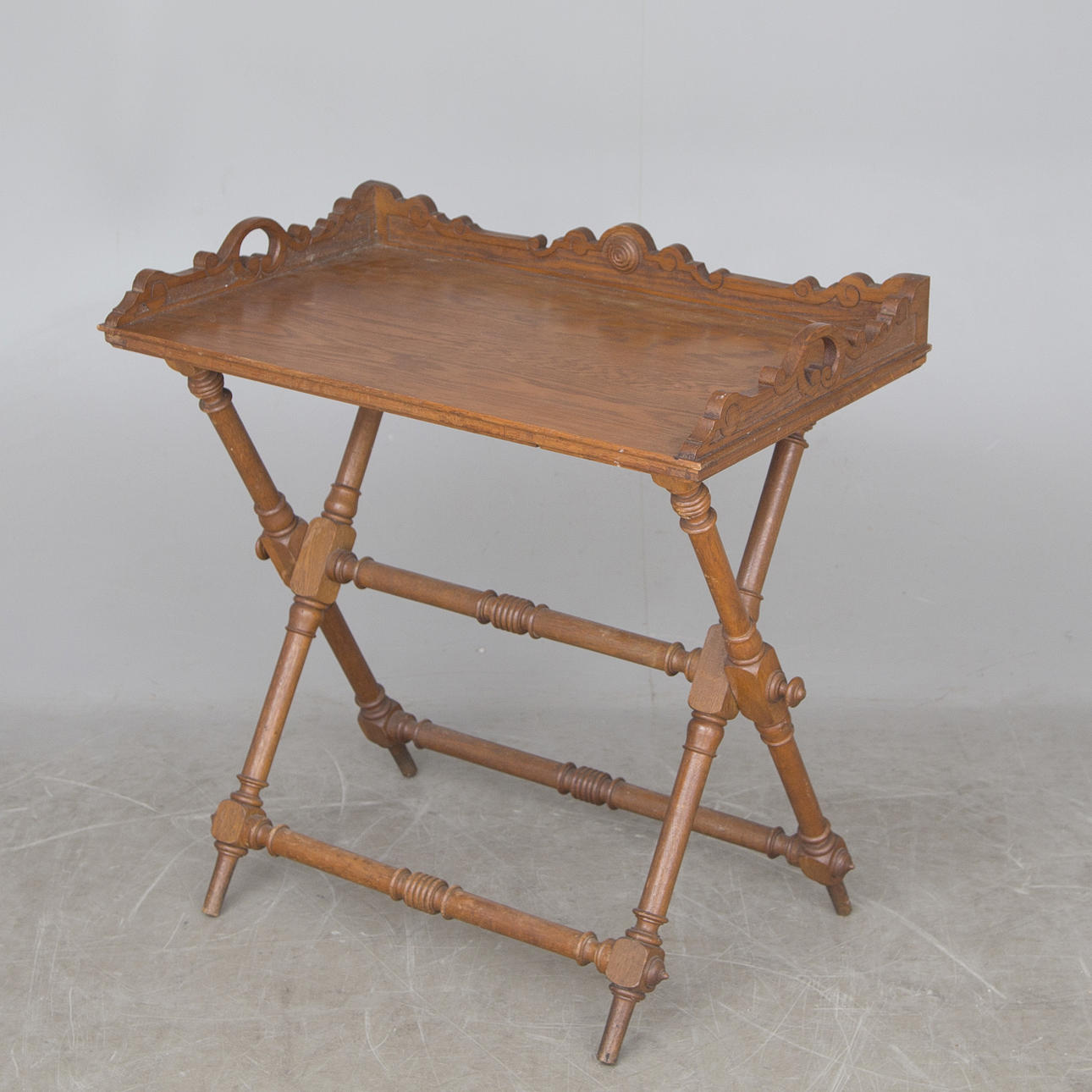 BORD, ihopfällbart med löstagbar bricka, ca 1900.