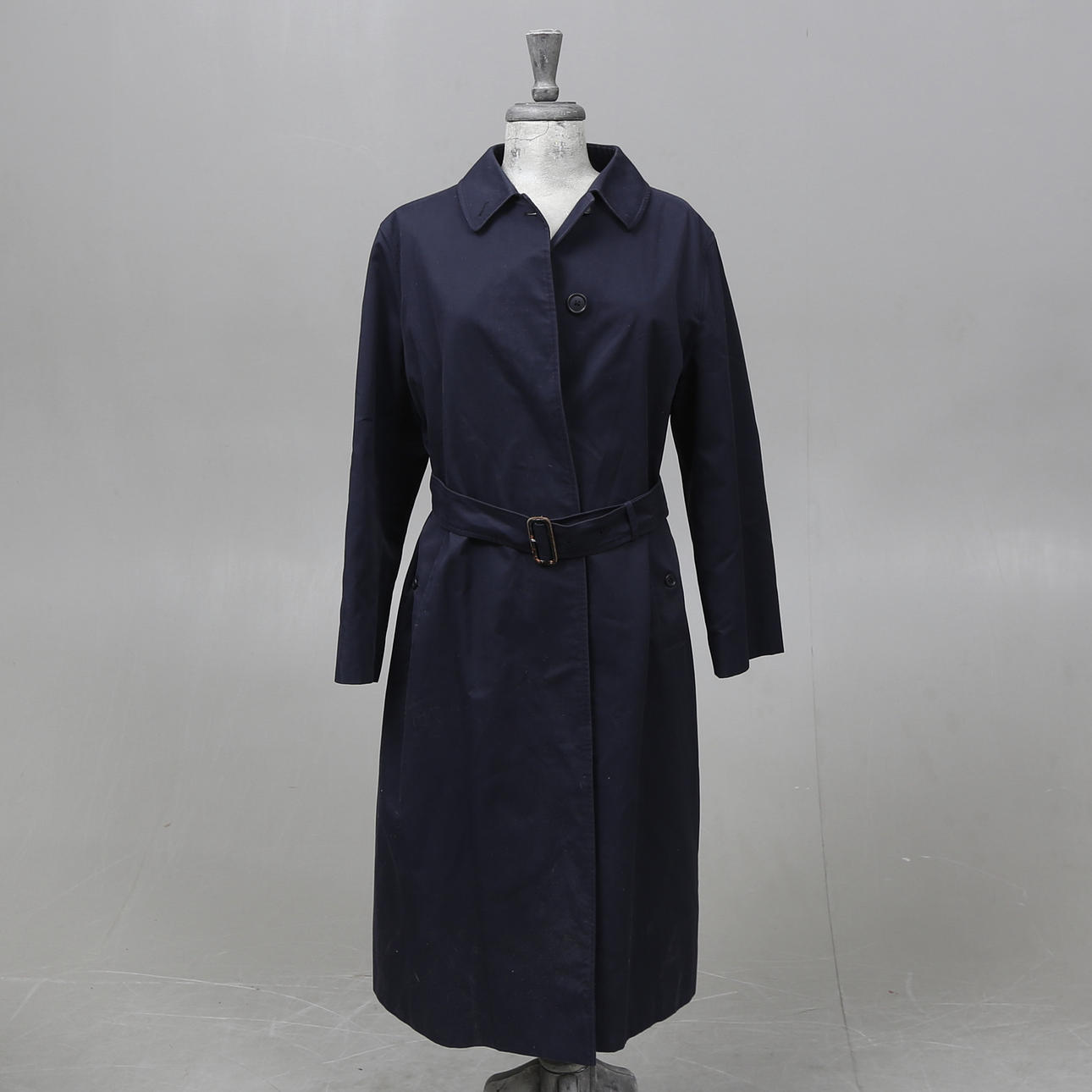 TRENCH COAT, Burberry, England.
