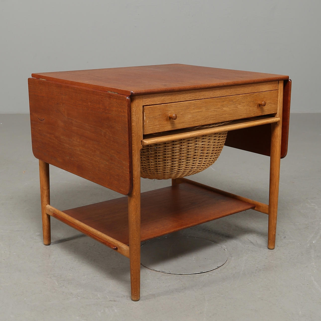 SYBORD, "AT-33" Hans J Wegner, Danmark.